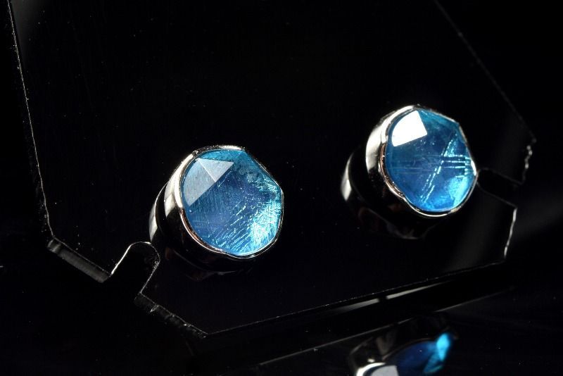 宇宙を身近に アルタイ隕石 六芒星ピアス 8mm｜スカイブルーコーティング 宇宙を身近に アルタイ隕石 六芒星ピアス 8mm｜スカイブルー