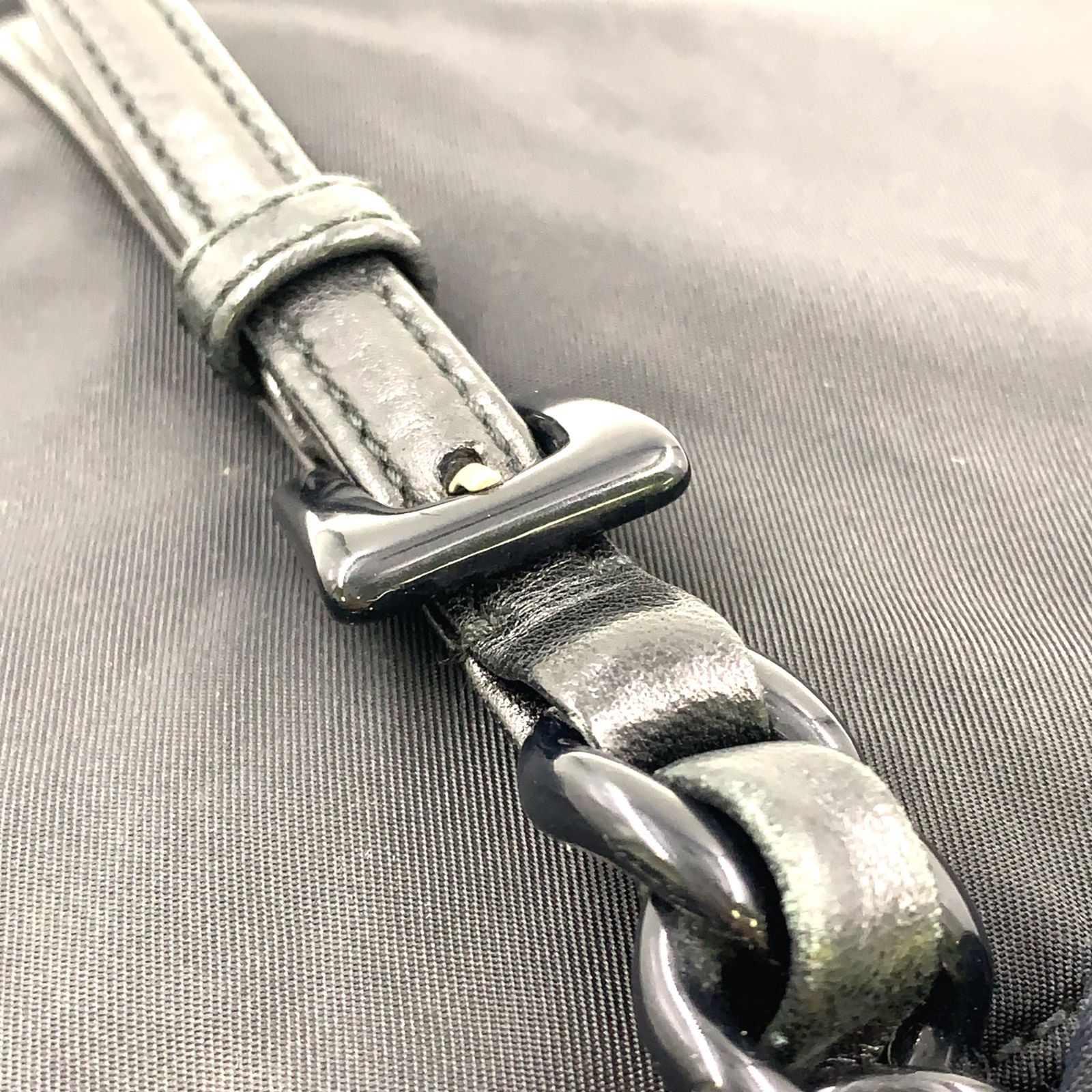 PRADA 三角ロゴプレート レザー×ナイロン ブラック プラスチック 