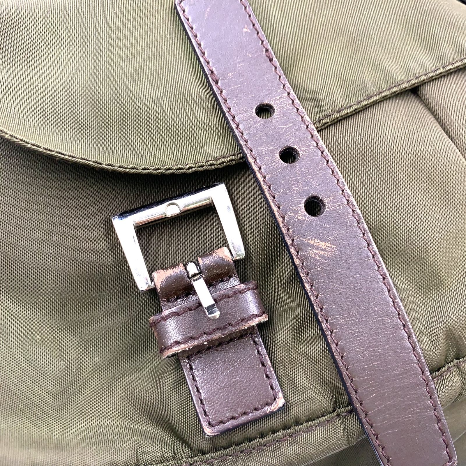 PRADA 三角ロゴプレート ナイロン カーキグリーン ショルダーバッグ 
