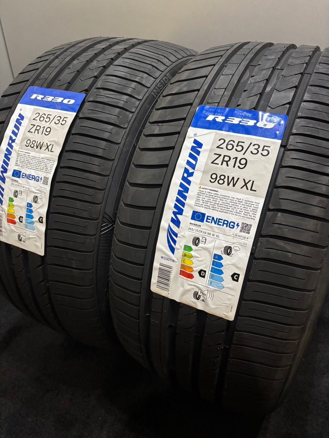 ★新品 未使用品 265/35ZR19 WINRUN/R330 25年製 夏タイヤ サマータイヤ 2本 (南4-M143)