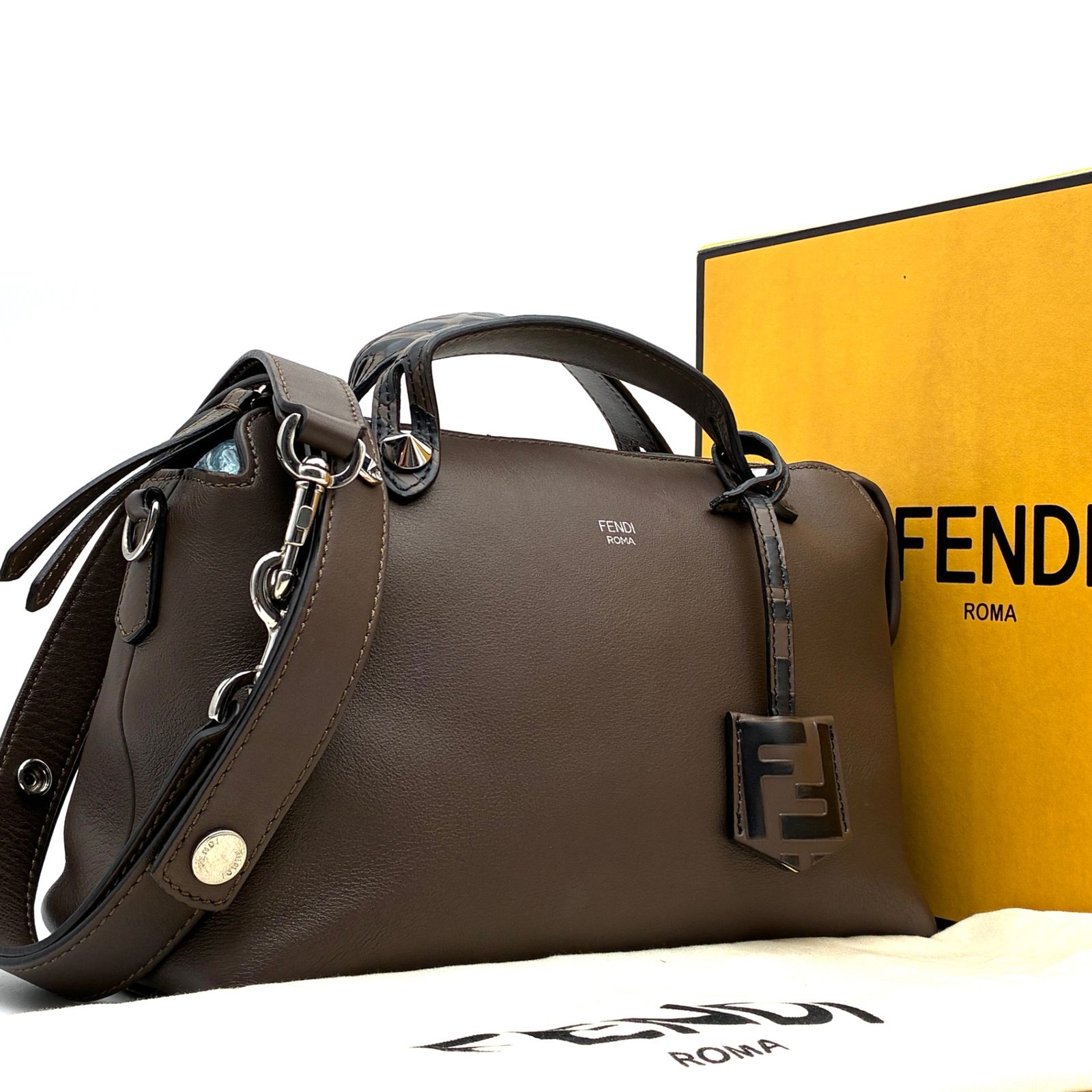 美品 フェンディ FENDI バイザウェイ ミディアム ズッカ ショルダー 