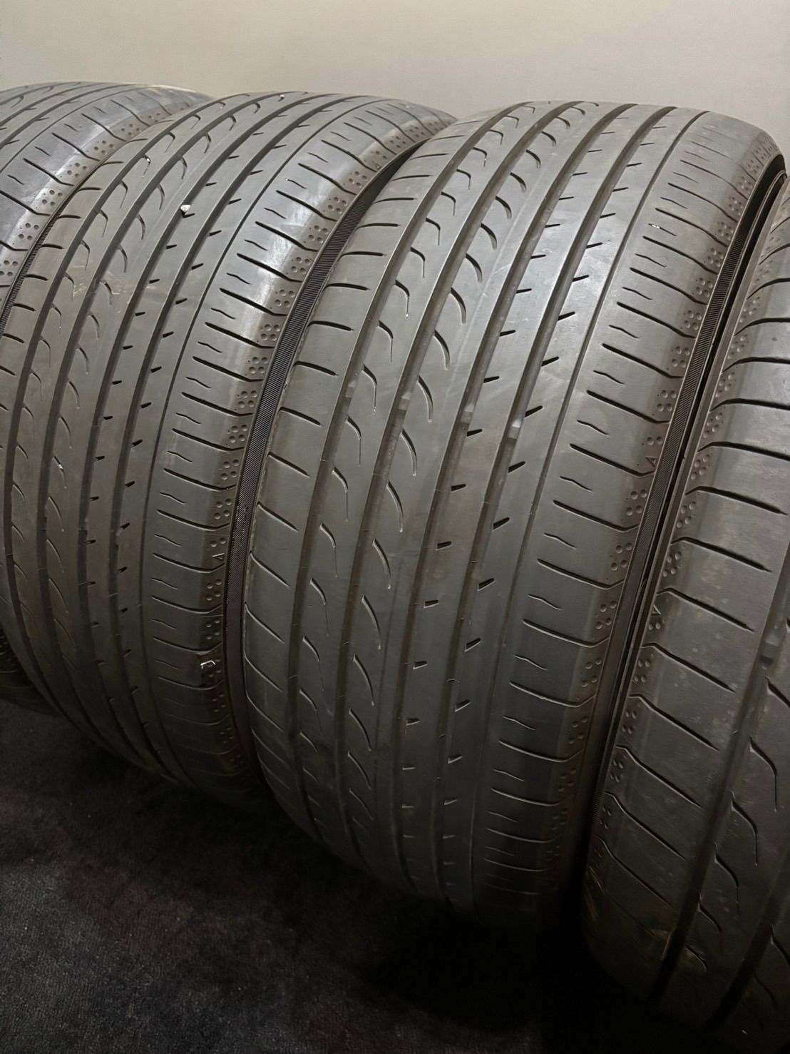 ★215/50R17 YOKOHAMA/Bluearth RV-02 21年製 夏タイヤ サマータイヤ 4本 ヨコハマ ブルーアース レヴォーグ プリウス (南4-M149)