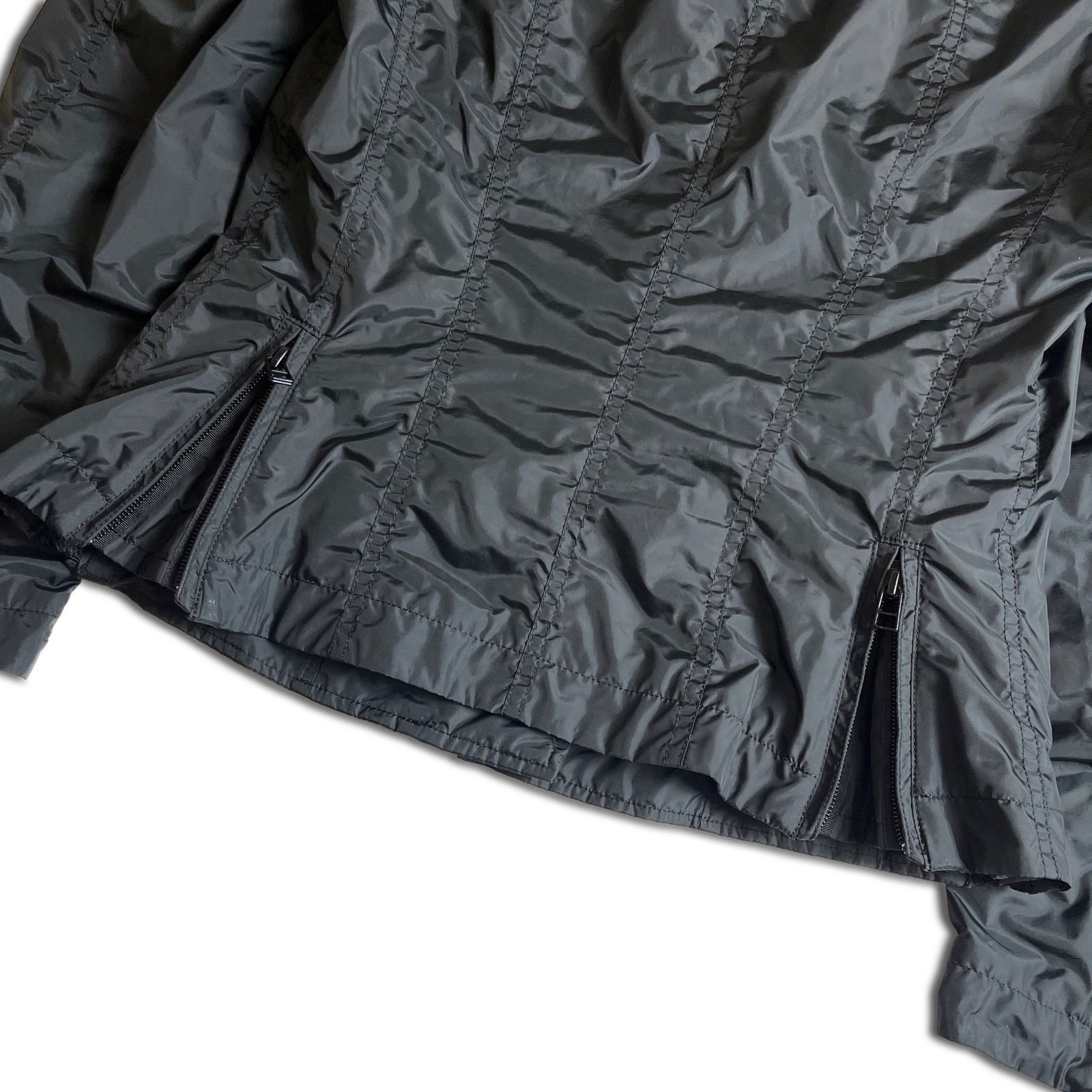 ISSEY MIYAKE 八の字ジップ ナイロンジャケット ブラック イッセイミヤケ 2000000024714 ISSEY MIYAKE 八の字ジップ ナイロンジャケット ブラック イッセイミヤケ 2000000024714
