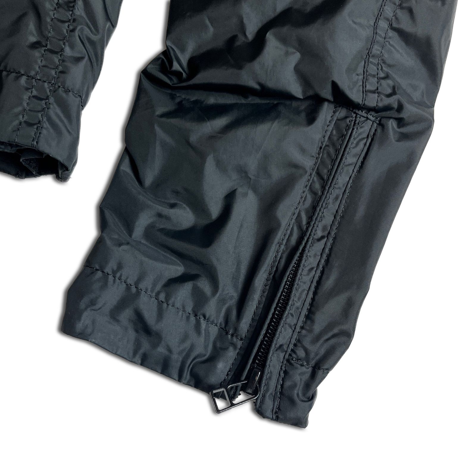 ISSEY MIYAKE 八の字ジップ ナイロンジャケット ブラック イッセイミヤケ 2000000024714 ISSEY MIYAKE 八の字ジップ ナイロンジャケット ブラック イッセイミヤケ 2000000024714