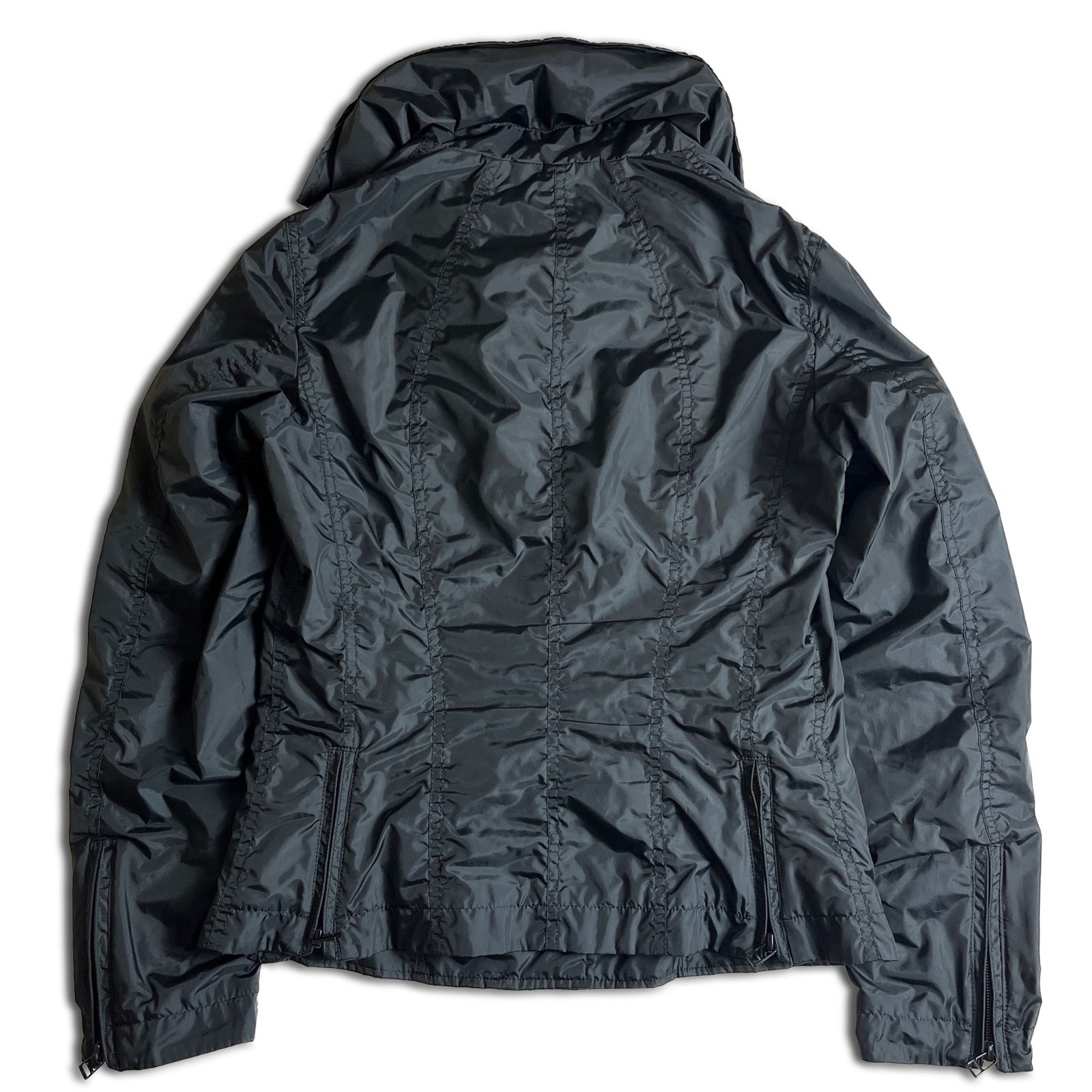 ISSEY MIYAKE 八の字ジップ ナイロンジャケット ブラック イッセイミヤケ 2000000024714 ISSEY MIYAKE 八の字ジップ ナイロンジャケット ブラック イッセイミヤケ 2000000024714