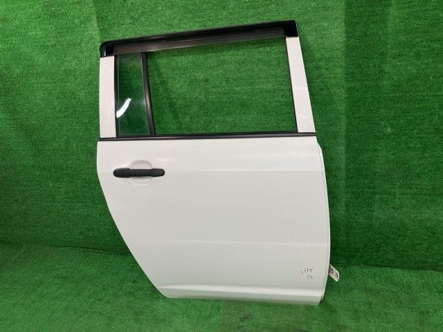 サクシード NCP165V 右リアドア U 4WD ニホンイタ M3108 67003-52440 