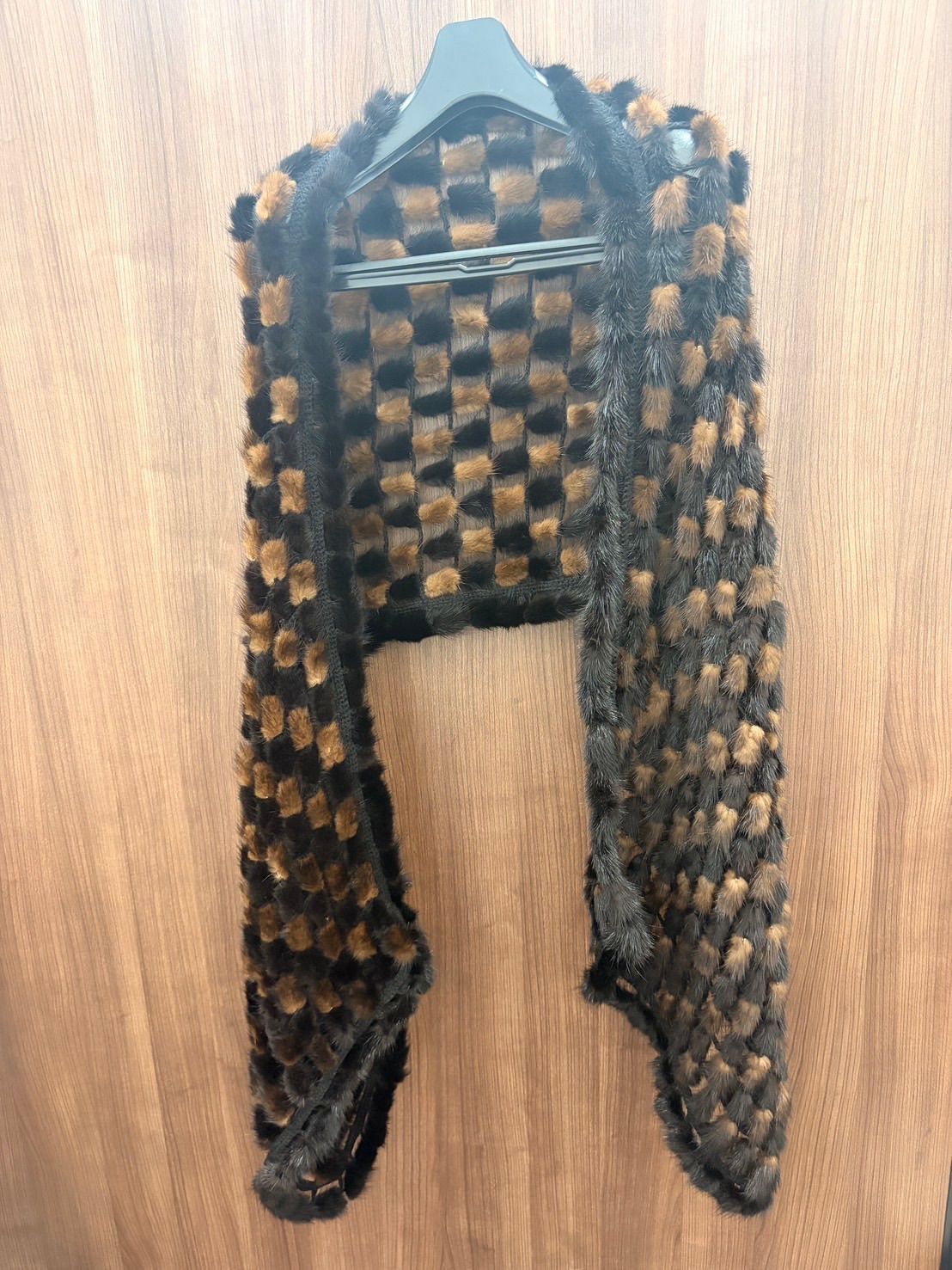 【中古品】 編み込み ファー ショール ストール 黒ブラック×茶ブラウン ファッション小物 マフラー 現状品