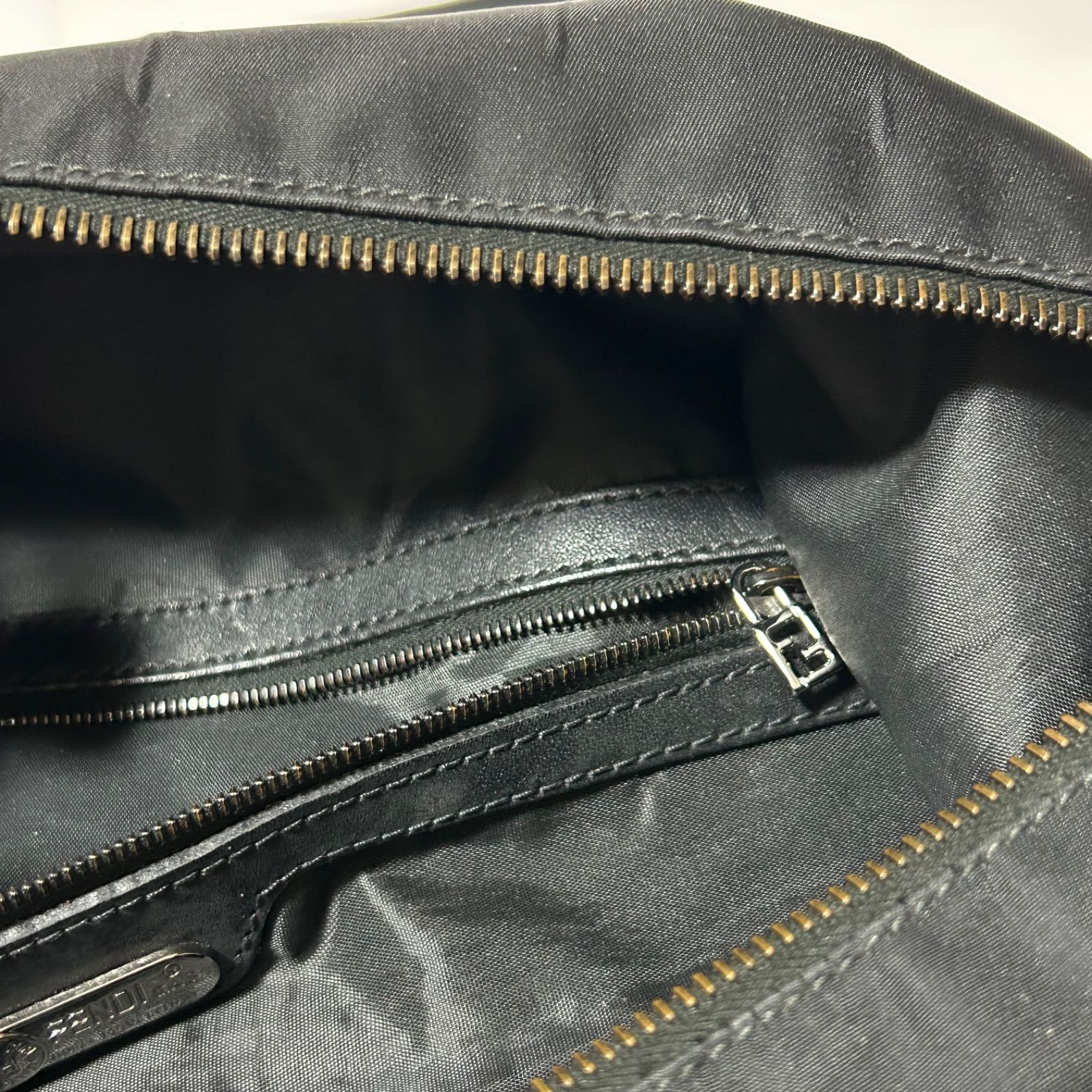 FENDI フェンディ FFロゴ ナイロン ショルダー バッグ ブラック 