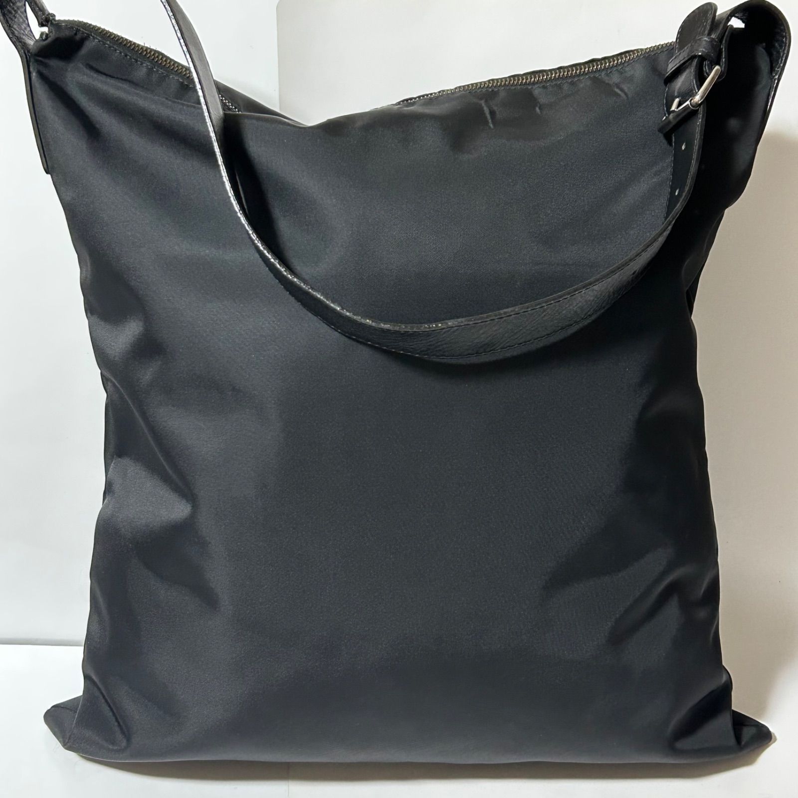 FENDI フェンディ FFロゴ ナイロン ショルダー バッグ ブラック 