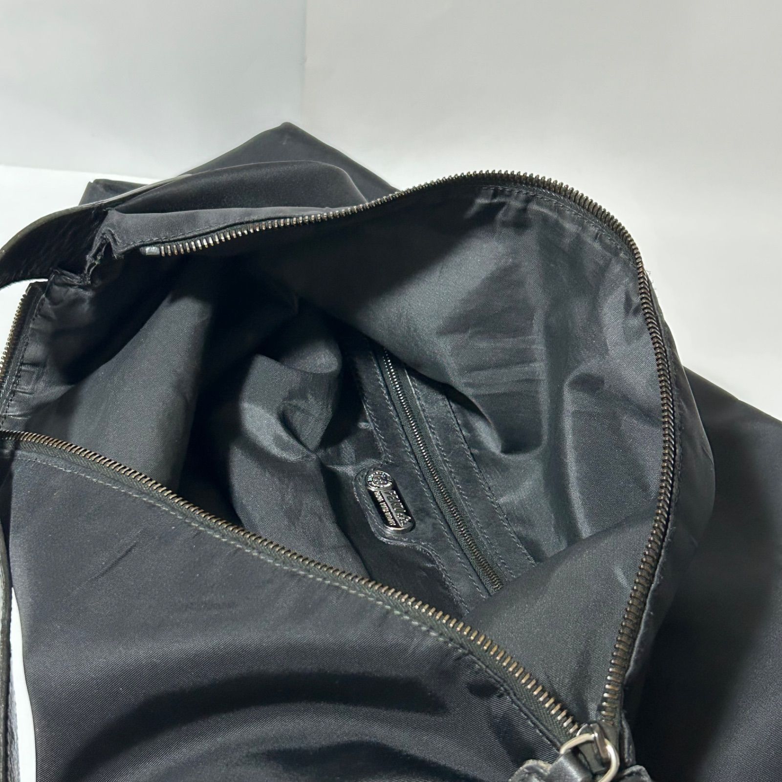 FENDI フェンディ FFロゴ ナイロン ショルダー バッグ ブラック 