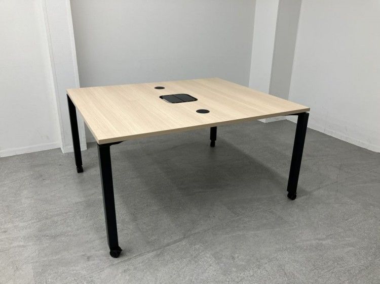 【中古品】トヨスチール NTSワークテーブルシリーズ ワイヤレス充電器付1400ワークテーブル ナチュラル