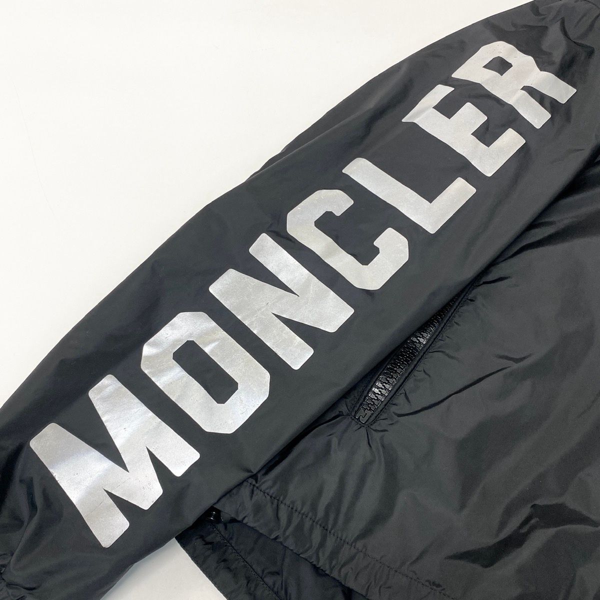 42e13 MONCLER モンクレール off-Whiteコラボ フーディーナイロン 