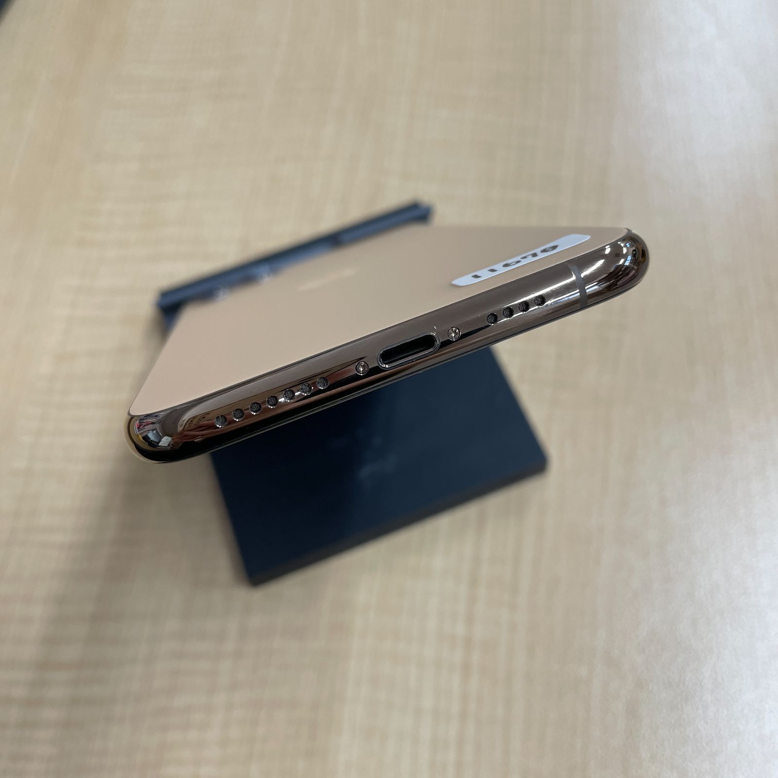 iPhone11ProMax 256GB ゴールド SIMフリー美品 - メルカリ