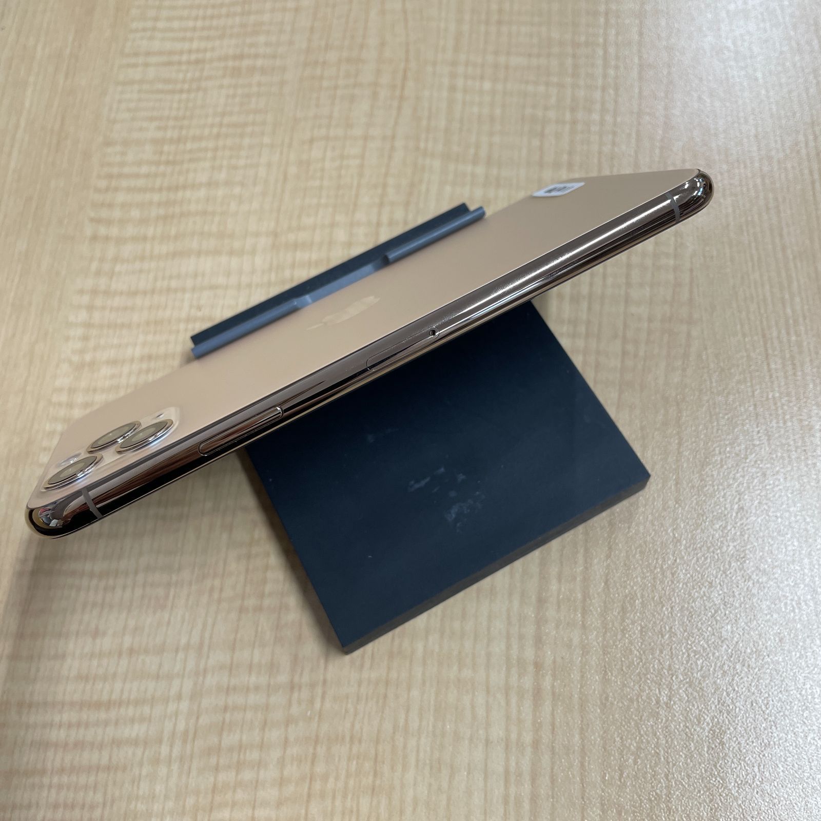 iPhone11ProMax 256GB ゴールド SIMフリー美品 - メルカリ