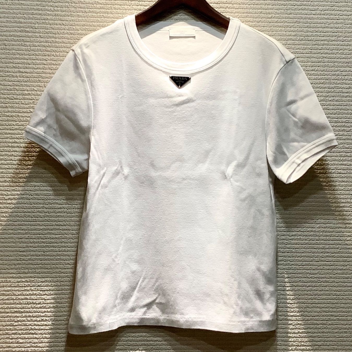 プラダ PRADA 24SS ホワイト コットン Tシャツ トライアングル 