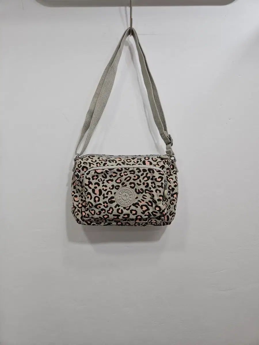 Kipling キプリング ヒョウ柄 レオパード クロスバッグ