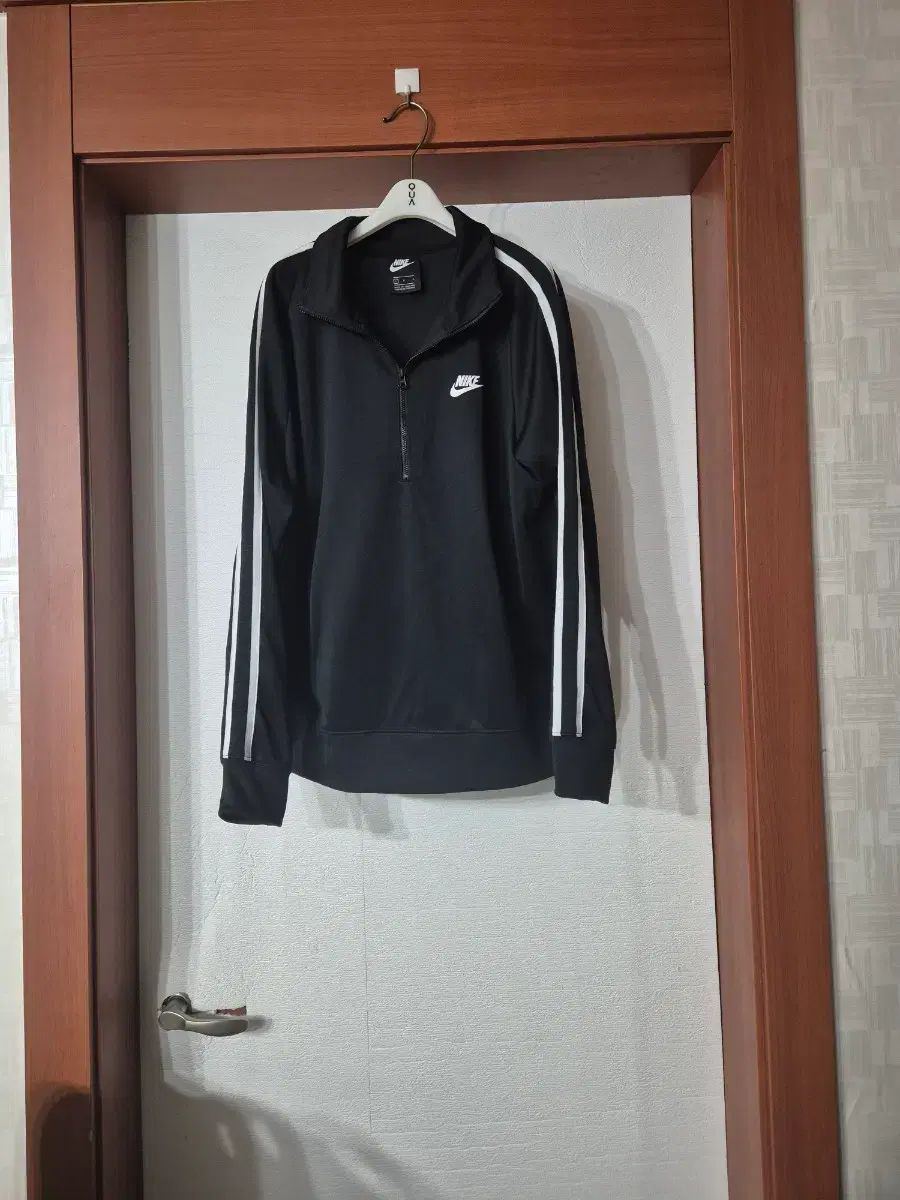 ナイキ ブラック トレーナー ハーフネック 長袖Tシャツ