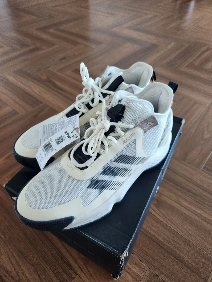 adidas アディダス ADIZERO バスケシューズ アイボリー 新品