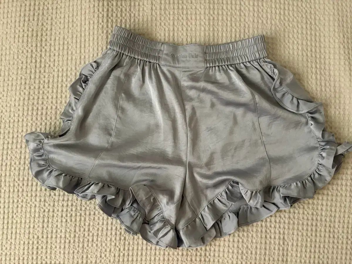 オーバーデューフレア サテン ショートパンツ F