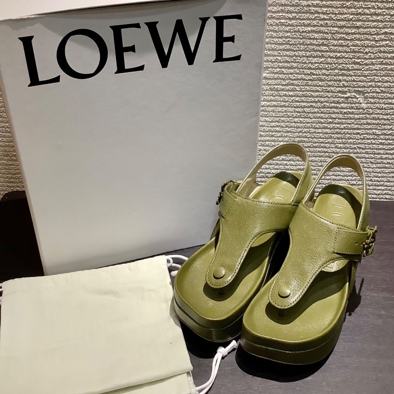 LOEWE フラットサンダル アナグラム ロエベアナグラムフラットサンダル 【公式通販】