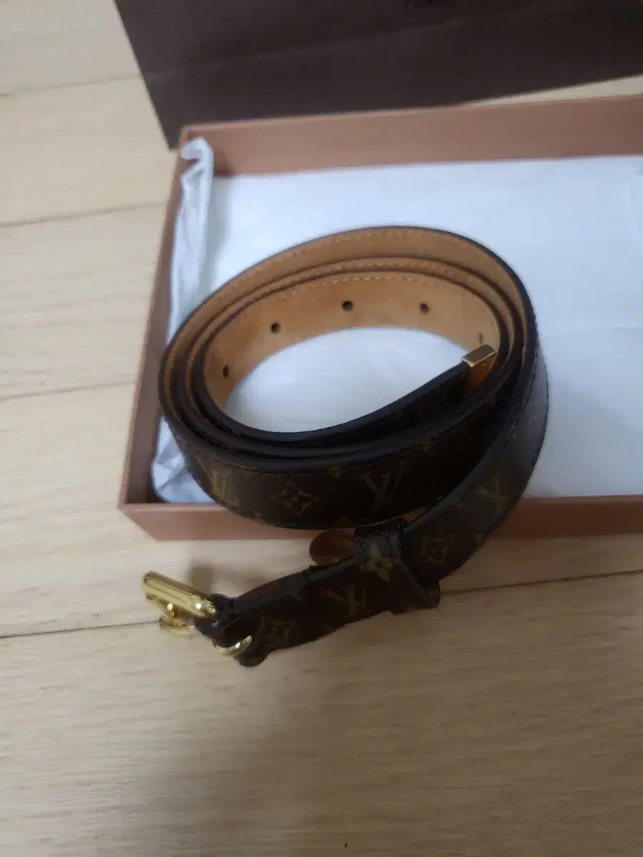 ルイヴィトン 正規品 レディースベルト