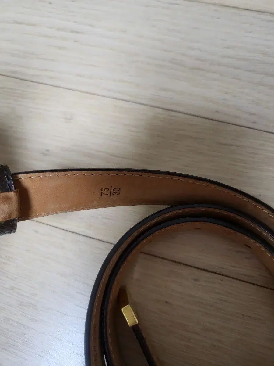 ルイヴィトン 正規品 レディースベルト