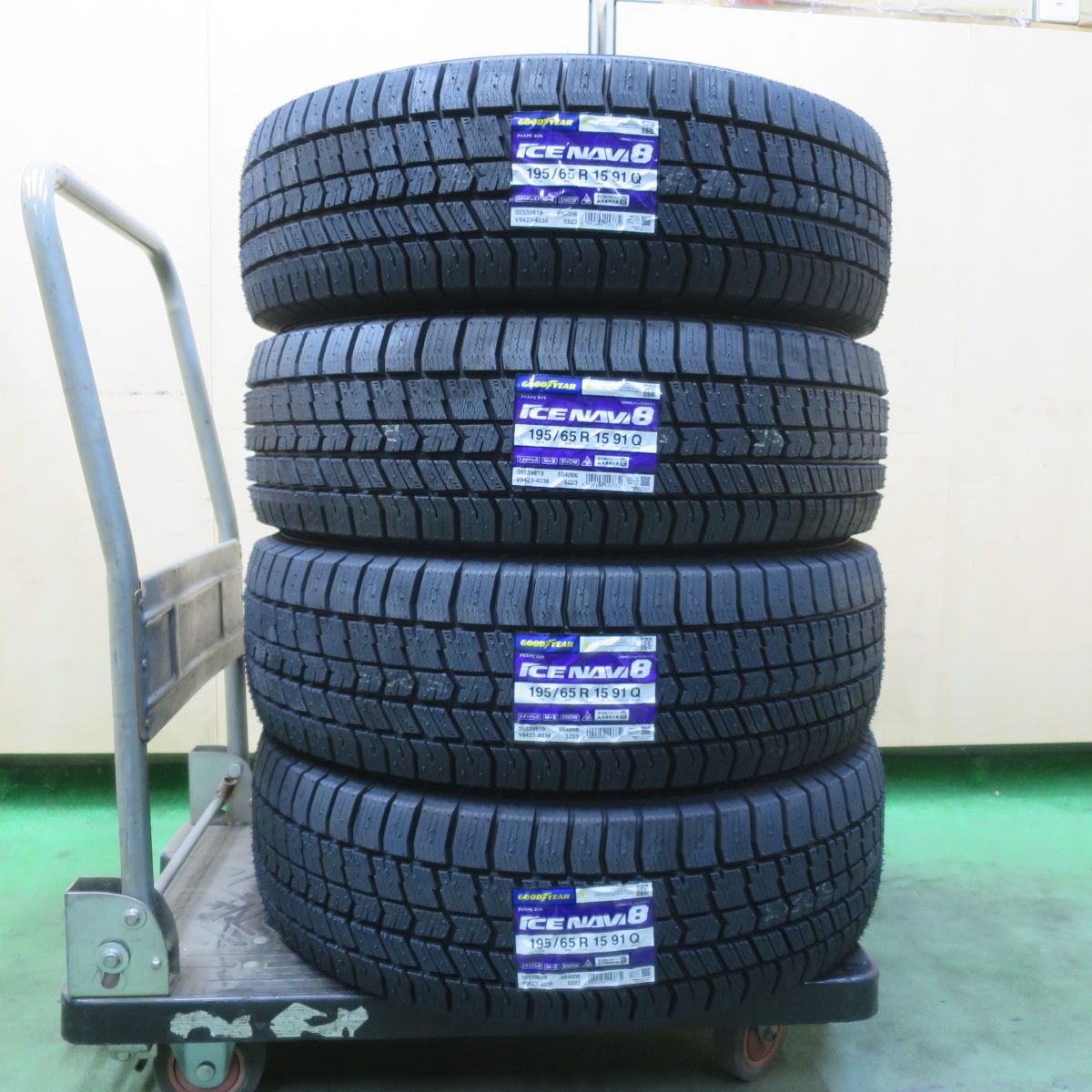未使用！26年★スタッドレス 195/65R15 グッドイヤー アイスナビ8 タイヤ 15インチ プリウス ノア ヴォクシー ステップワゴン 等★6050603イスタ