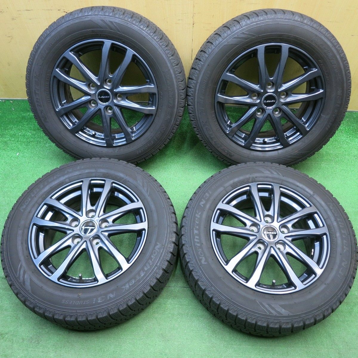 バリ溝！キレイ！8.5分☆スタッドレス 195/65R15 オートバックス 