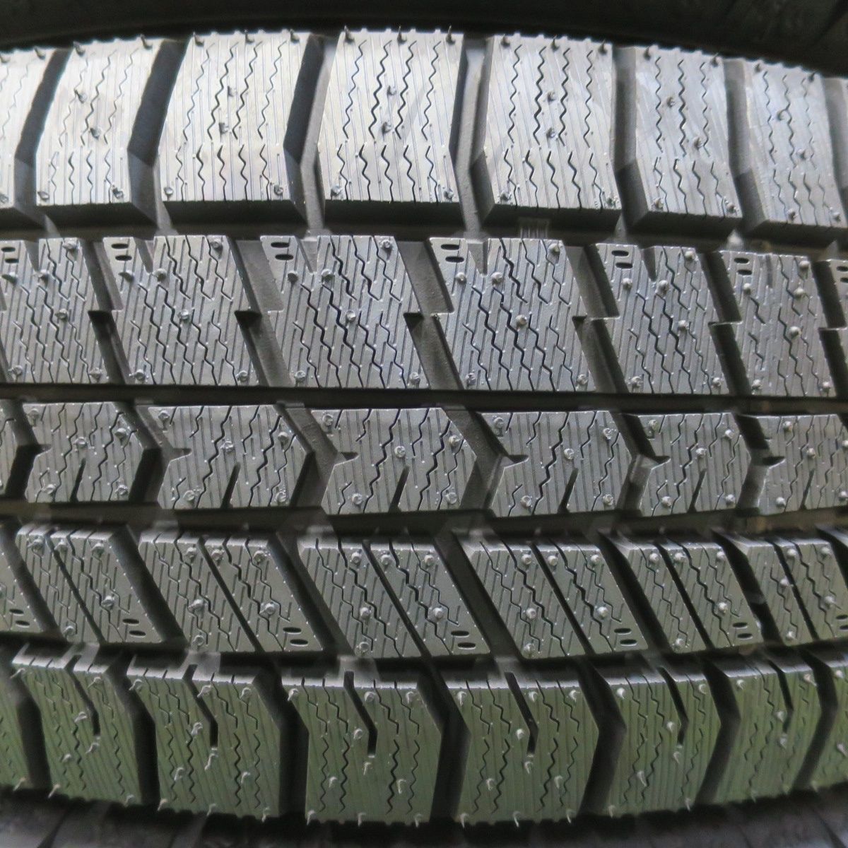 未使用！26年☆スタッドレス 195/65R15 グッドイヤー アイスナビ8 