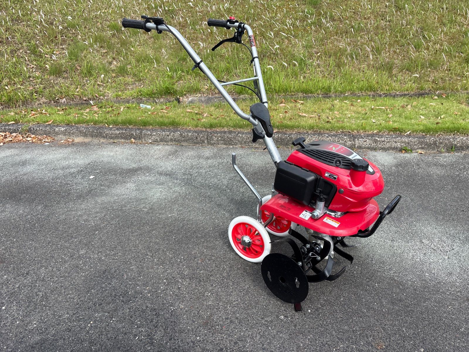 HONDA ホンダ 現行F220 こまめ 完全整備品‼️ 移動車輪付き かなり綺麗です‼️送料込み‼️イエロー培土機付き‼️管理番号 3073993 HONDA ホンダ 現行F220 こまめ 完全整備品‼️ 移動車輪付き かなり綺麗です‼️送料込み‼️イエロー培土機付き‼️管理番号 3073993