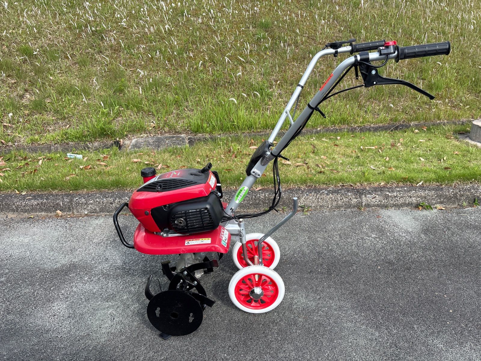 HONDA ホンダ 現行F220 こまめ 完全整備品‼️ 移動車輪付き かなり綺麗です‼️送料込み‼️イエロー培土機付き‼️管理番号 3073993 HONDA ホンダ 現行F220 こまめ 完全整備品‼️ 移動車輪付き かなり綺麗です‼️送料込み‼️イエロー培土機付き‼️管理番号 3073993