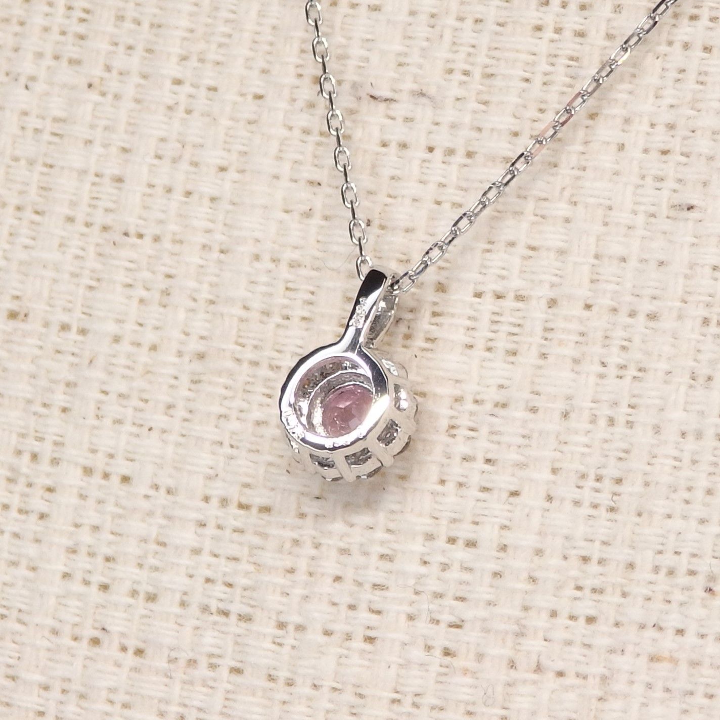 ピンクサファイア ネックレス チェーン付 Z5361 0.13ct Pt ラウンド 丸 ソーティング付き ピンクサファイア ネックレス チェーン付 Z5361 0.13ct Pt ラウンド 丸 ソーティング付き