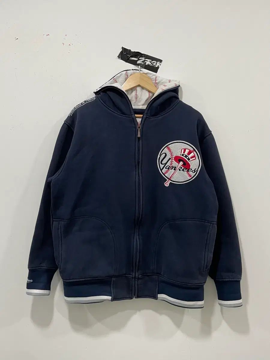 Mitchell & Ness NEW YORK ヤンキース ビックロゴ ジップアップ フーディー