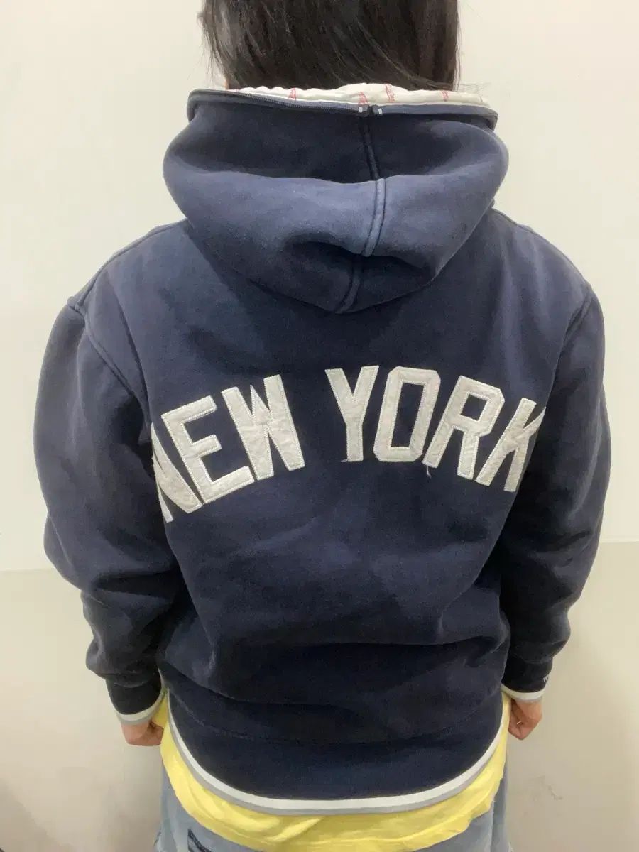 Mitchell & Ness NEW YORK ヤンキース ビックロゴ ジップアップ フーディー