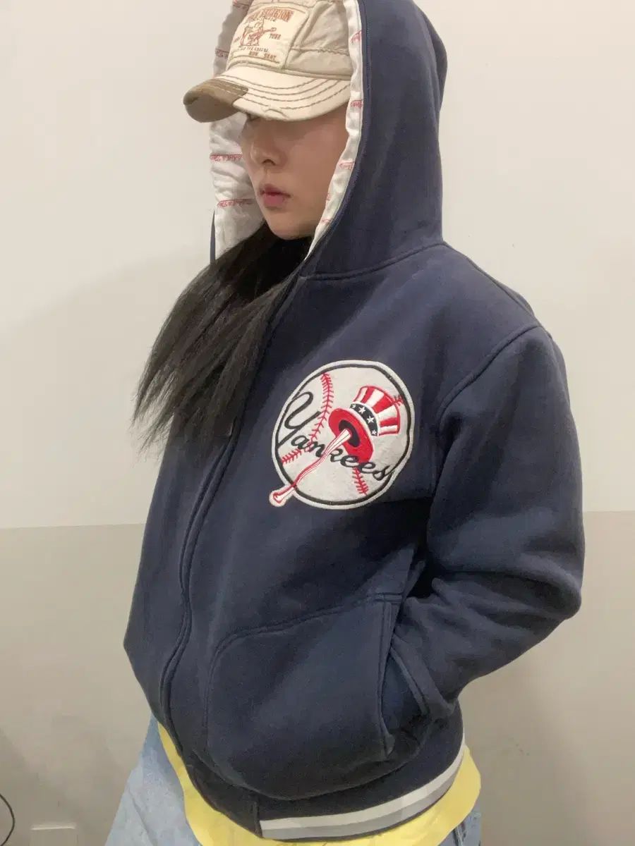 Mitchell & Ness NEW YORK ヤンキース ビックロゴ ジップアップ フーディー の商品写真