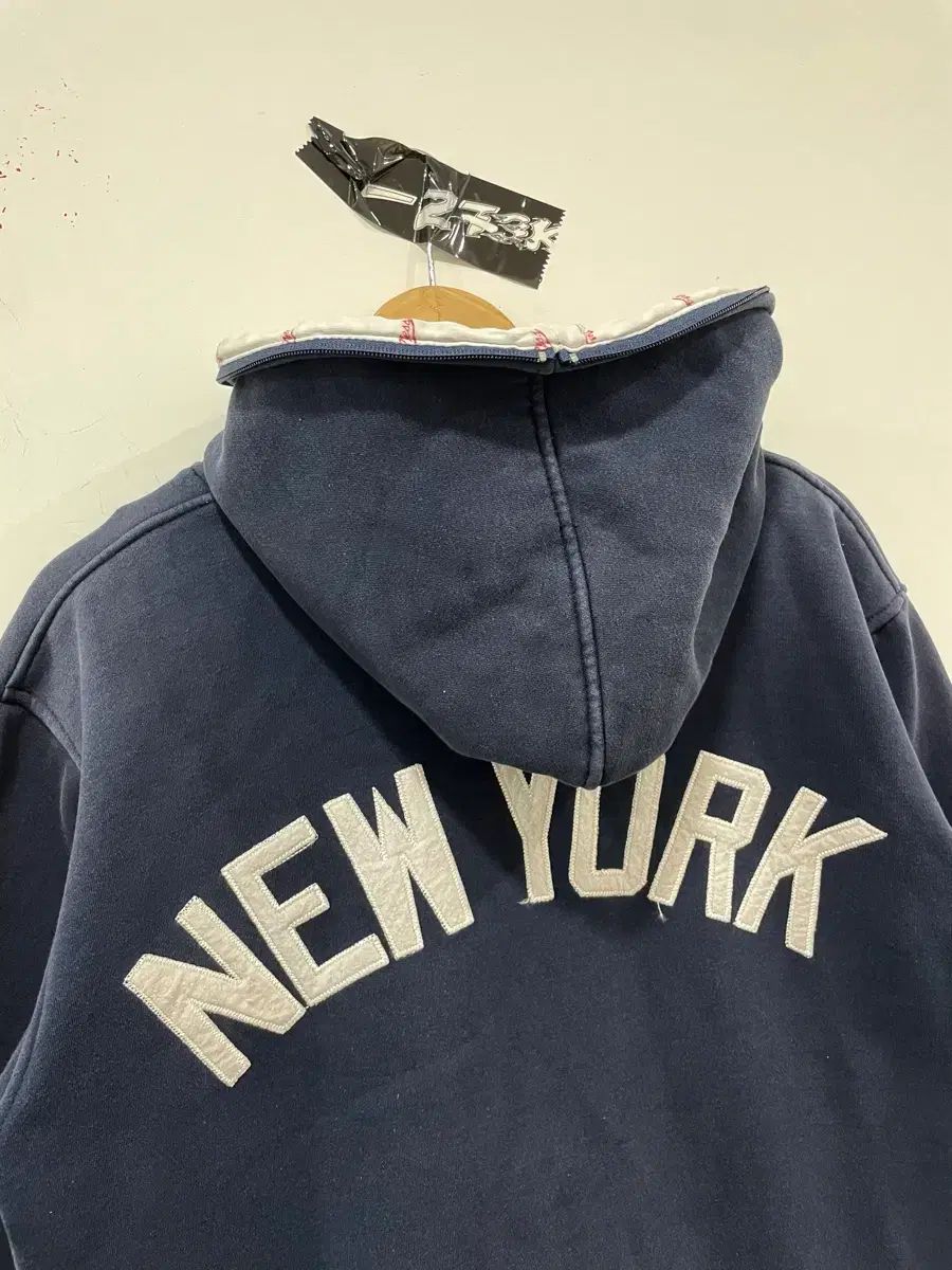 Mitchell & Ness NEW YORK ヤンキース ビックロゴ ジップアップ フーディー
