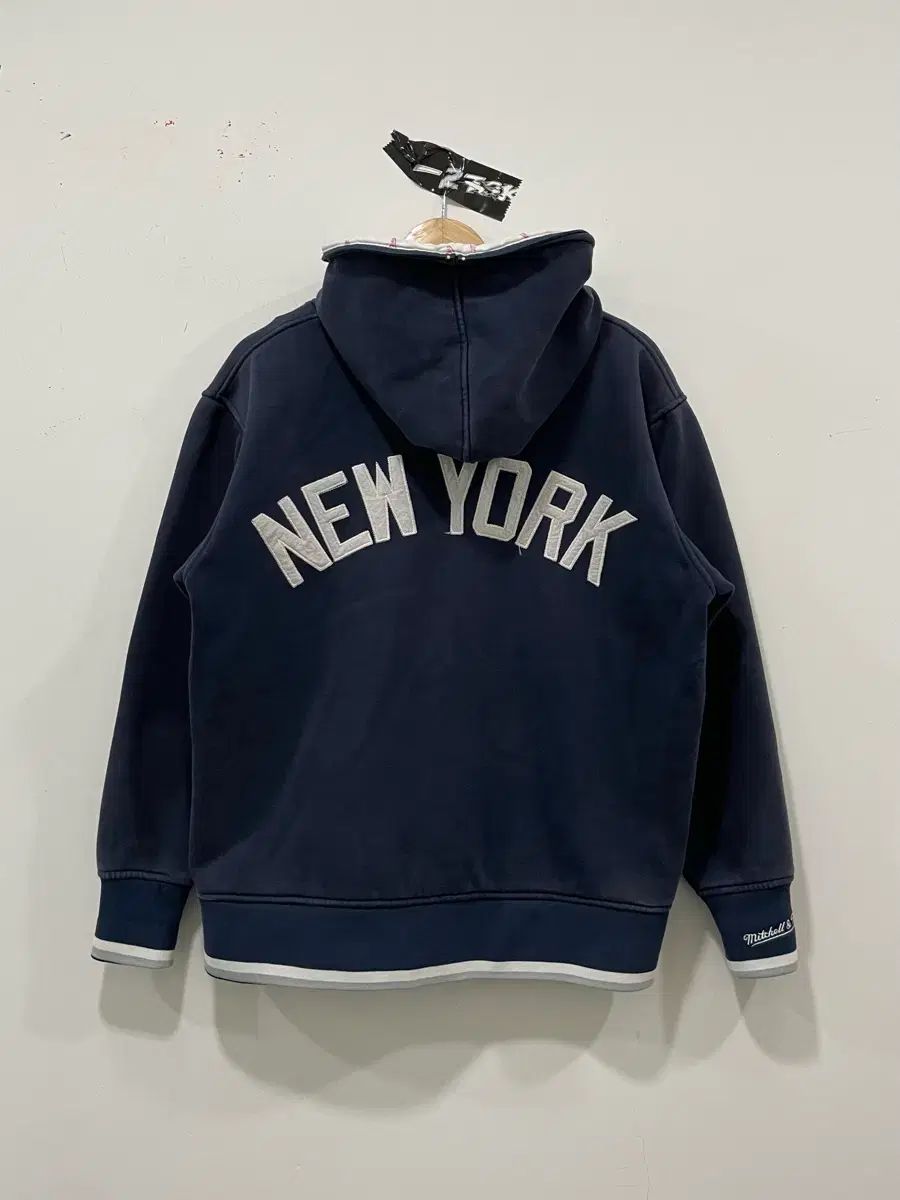 Mitchell & Ness NEW YORK ヤンキース ビックロゴ ジップアップ フーディー