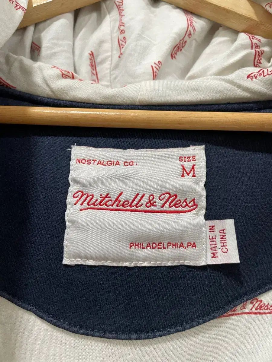 Mitchell & Ness NEW YORK ヤンキース ビックロゴ ジップアップ フーディー