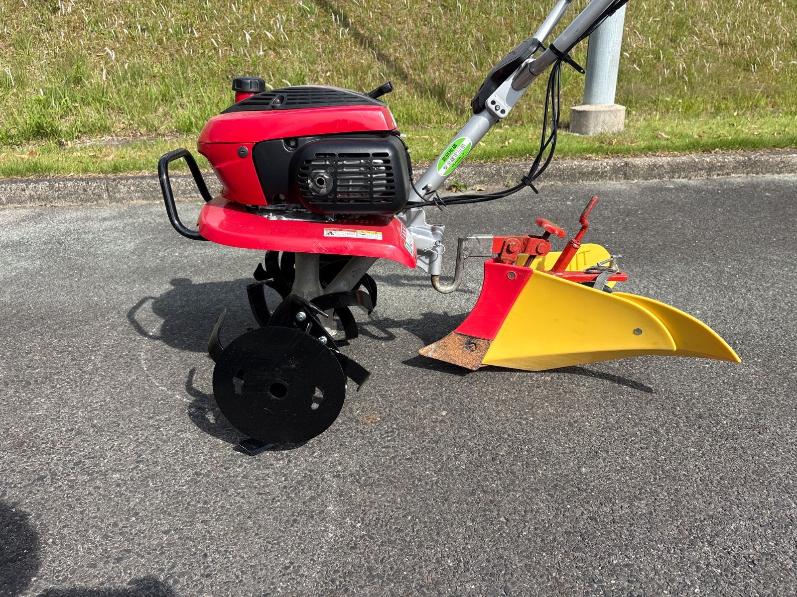 HONDA ホンダ 現行F220 こまめ 完全整備品‼️ 移動車輪付き かなり綺麗です‼️送料込み‼️イエロー培土機付き‼️管理番号 3073993 HONDA ホンダ 現行F220 こまめ 完全整備品‼️ 移動車輪付き かなり綺麗です‼️送料込み‼️イエロー培土機付き‼️管理番号 3073993
