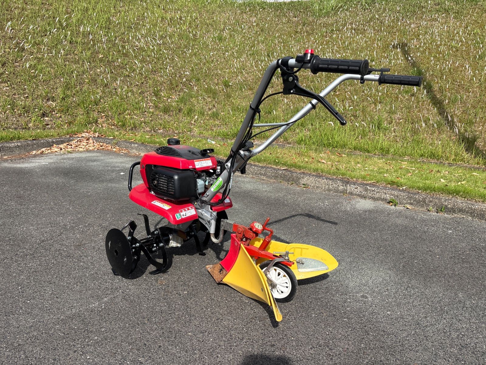 HONDA ホンダ 現行F220 こまめ 完全整備品‼️ 移動車輪付き かなり綺麗です‼️送料込み‼️イエロー培土機付き‼️管理番号 3073993 HONDA ホンダ 現行F220 こまめ 完全整備品‼️ 移動車輪付き かなり綺麗です‼️送料込み‼️イエロー培土機付き‼️管理番号 3073993