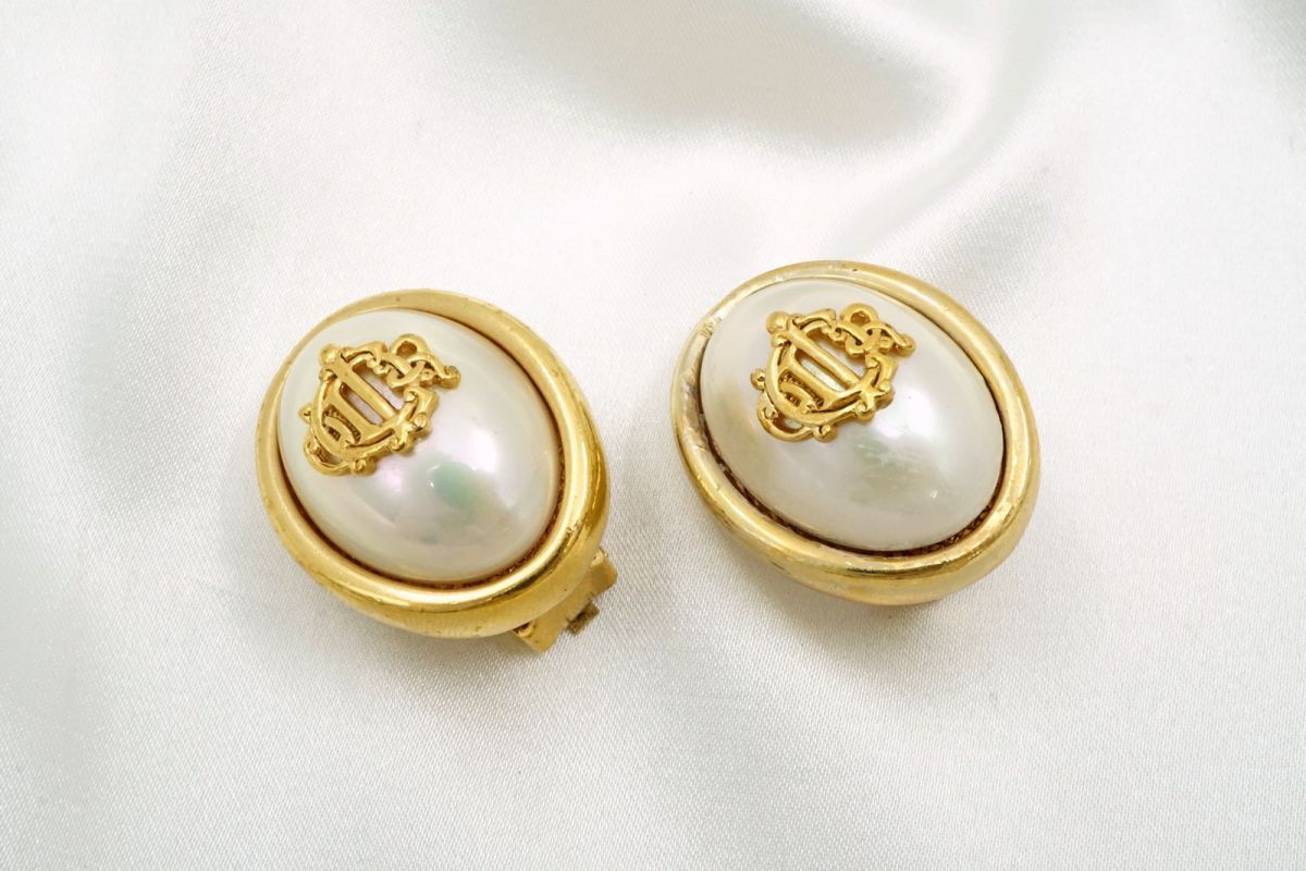 クリスチャン ディオール ヴィンテージ イヤリング パール エンブレム ロゴ オーバル 金 ゴールド アクセサリー Christian Dior 6425j 24,480円