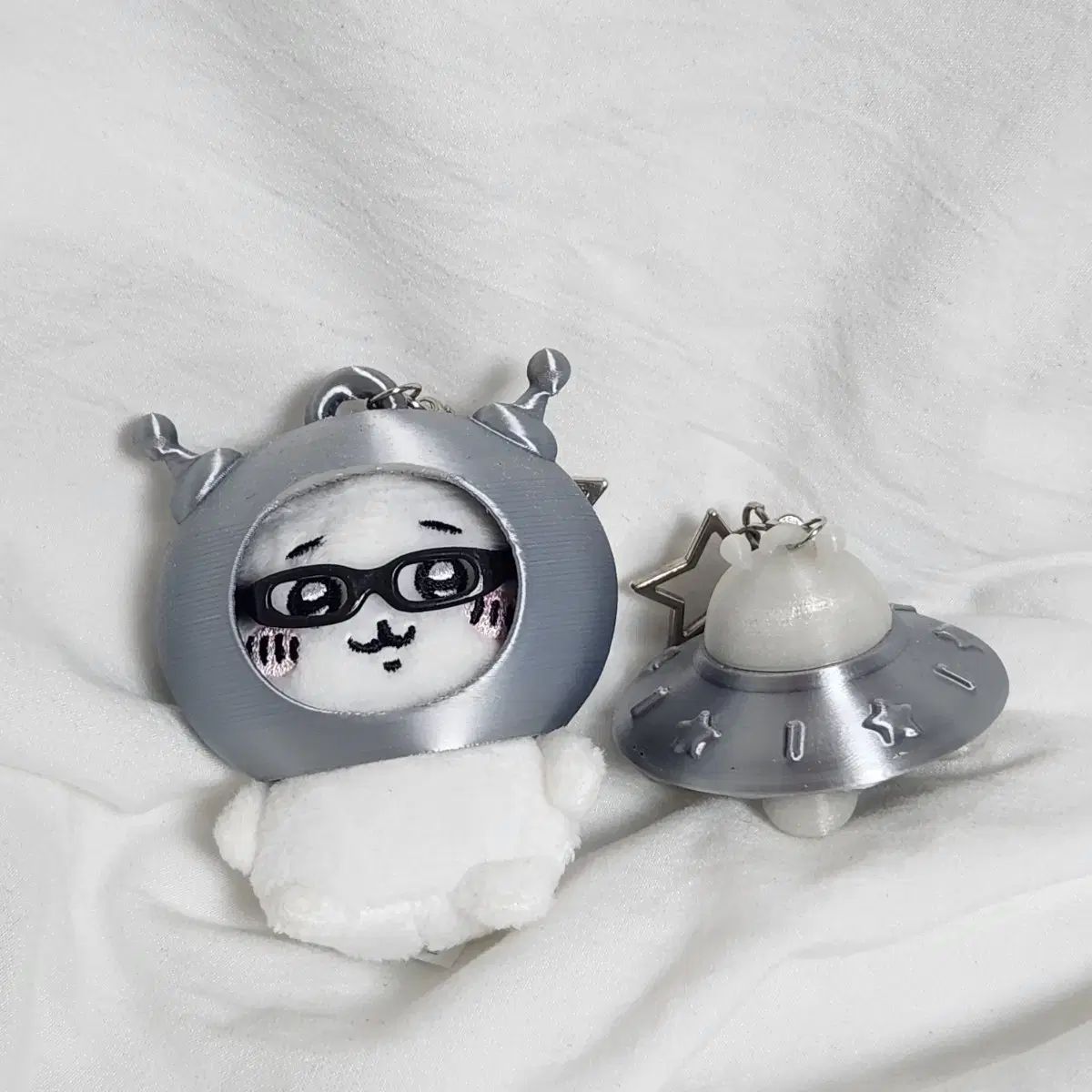 ぬいぐるみ帽子キーホルダー&夜光宇宙船キーホルダー