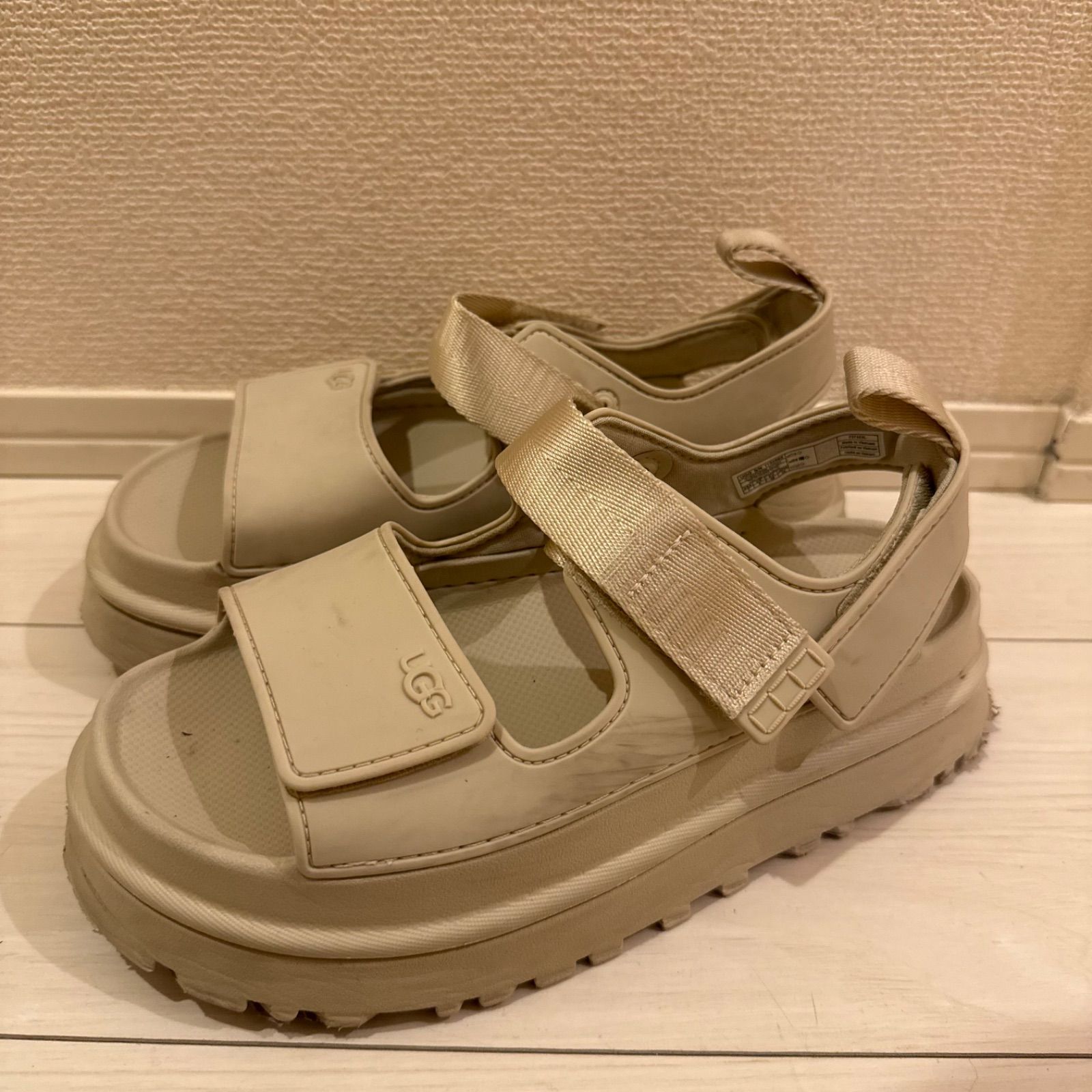 【クーポンあり!】UGG GOLDENGLOW BLACK アグ ゴールデングロウ ベージュ beige 24cm、USW7