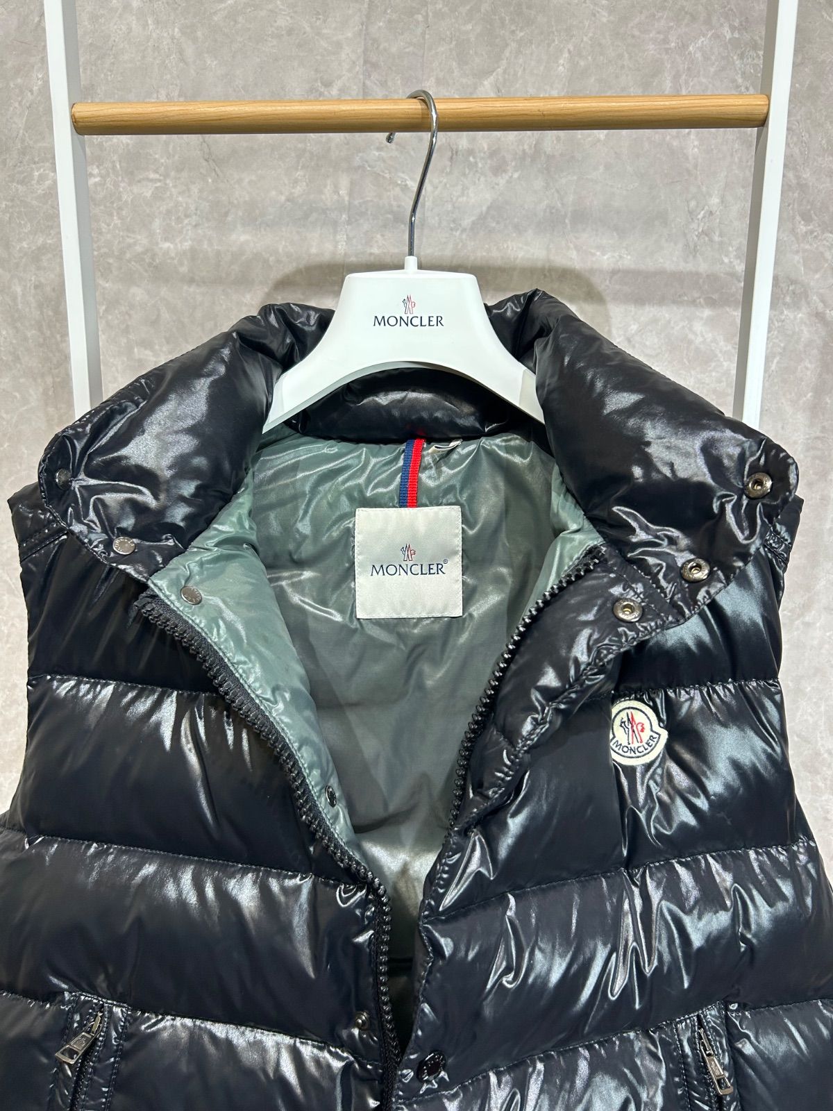 MONCLER モンクレール ダウンベスト ブラックTIBジレ2 - メルカリ