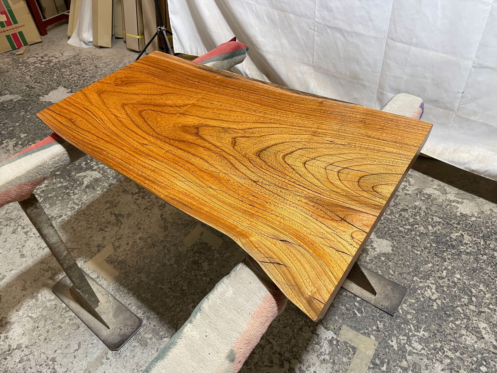 欅　一枚板 ケヤキ9579 欅 一枚板無垢 乾燥材 960x440-570x40mm ローテーブル