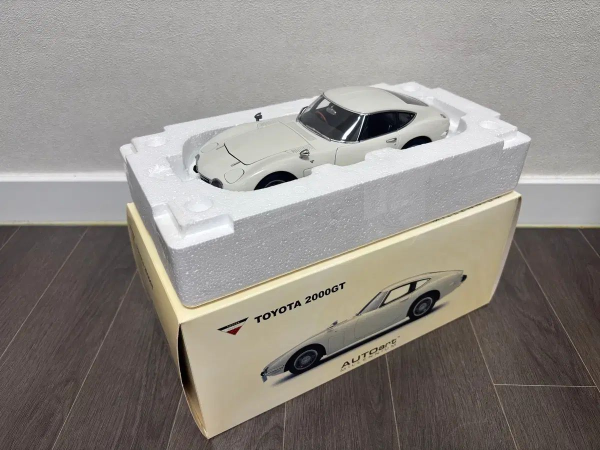 1:18 ダイキャスト オートアート トゥーヨタ 2000Gt