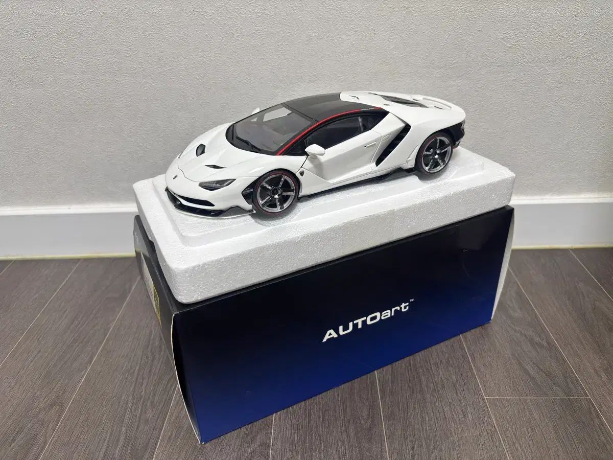 1:18 ダイキャスト オートアート ランボルギーニ センテナリオ