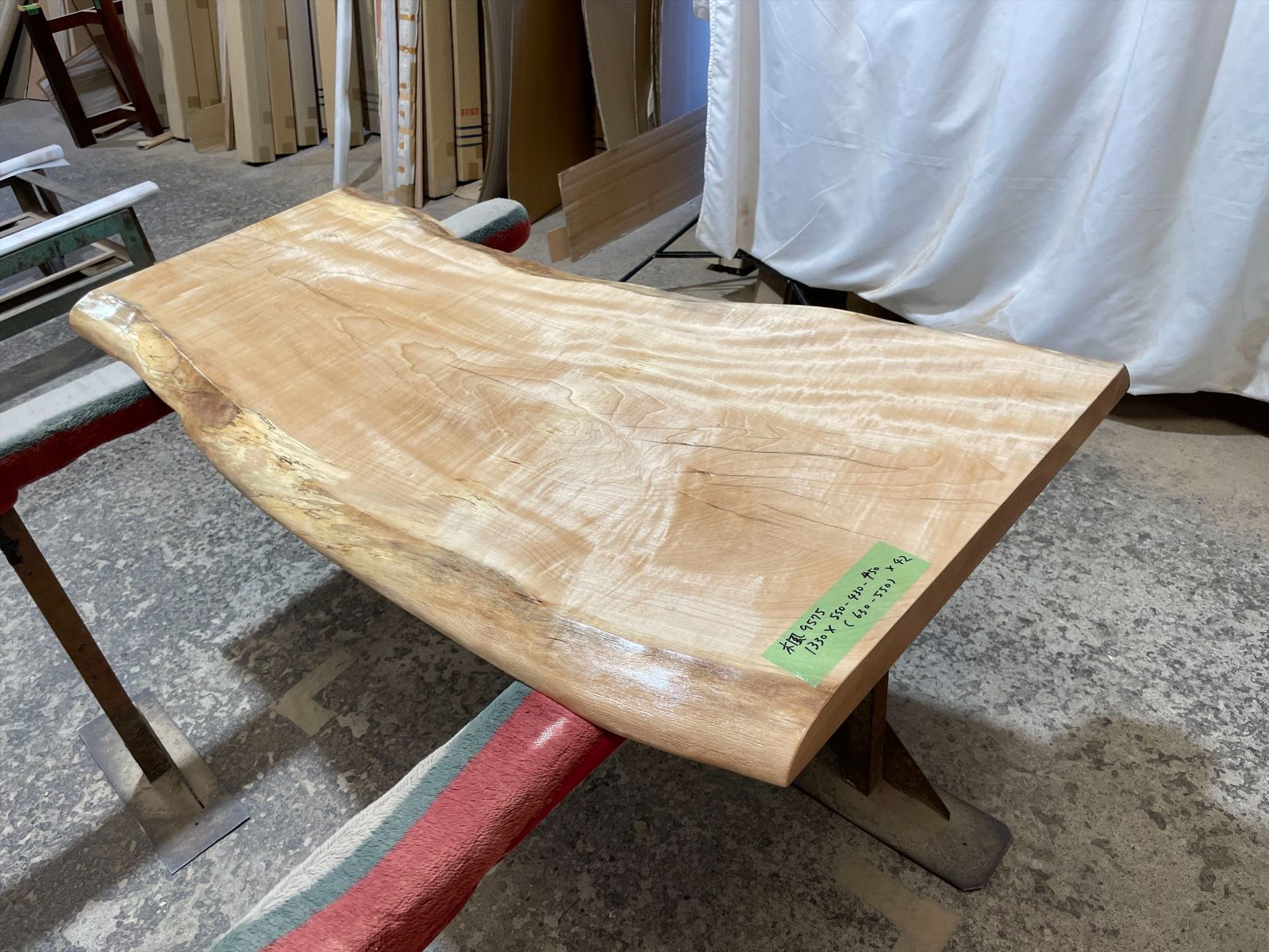 楓9575　メープル　メイプル　一枚板無垢 乾燥材　1330ｘ550-430-450ｘ42mm カウンター　店舗　リフォーム　棚板　テーブル