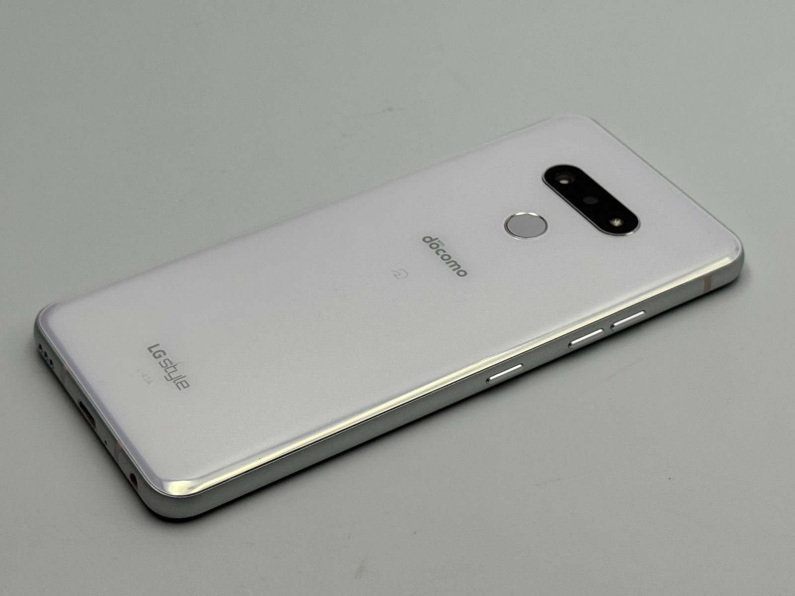 【中古B】LG style3 L-41A オーロラホワイト SIMフリー 白ロム