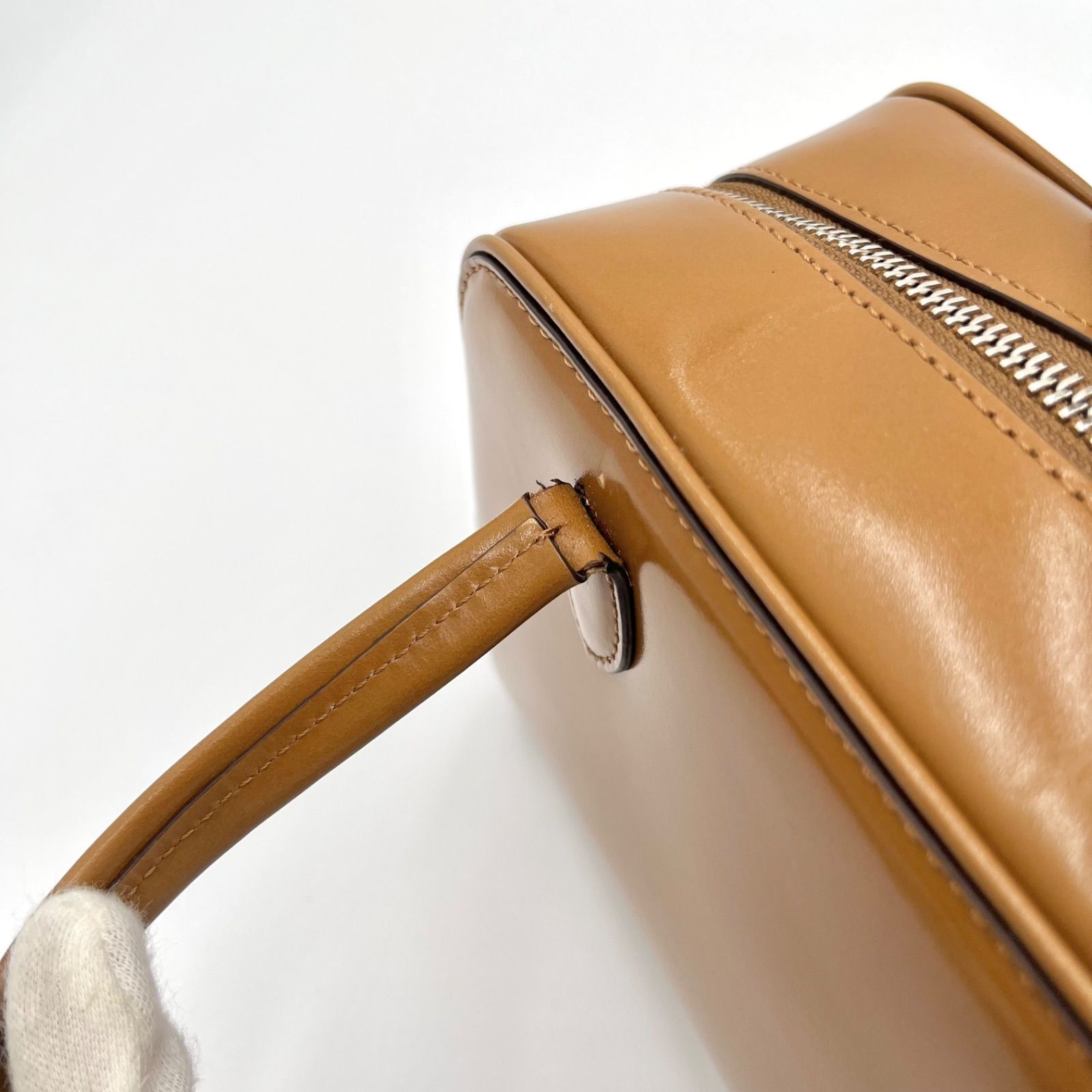 TOUT Y EST トゥティエ SAC LOQUET SMALL キャラメル